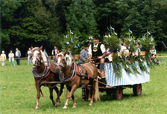 Beim Pferdeumzug am Rosstag in Rottach-Egern